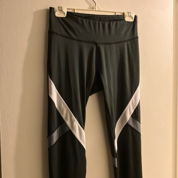 Reebok workout leggings used but excellent condition - Picture 1 of 3
